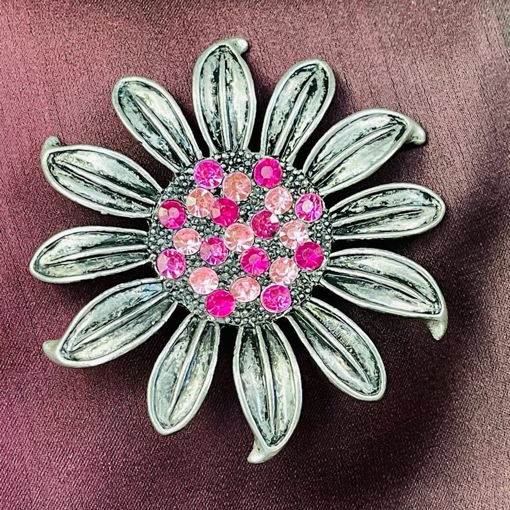 Vintage Antique Brooch With Pink Rhinestones.